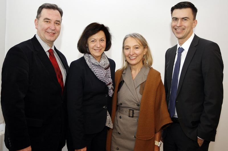 Der Zuffenhausener Bezirksvorsteher Gerhard Hanus, Waltraud Ulshöfer, Ursula Matschke und Roman Rösch von der Robert Bosch Stiftung. Foto: Kern